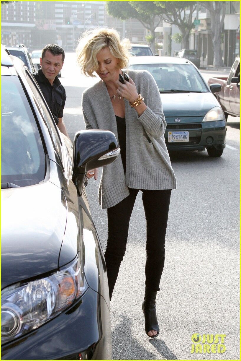 Терон наведалась в бутик Вонг