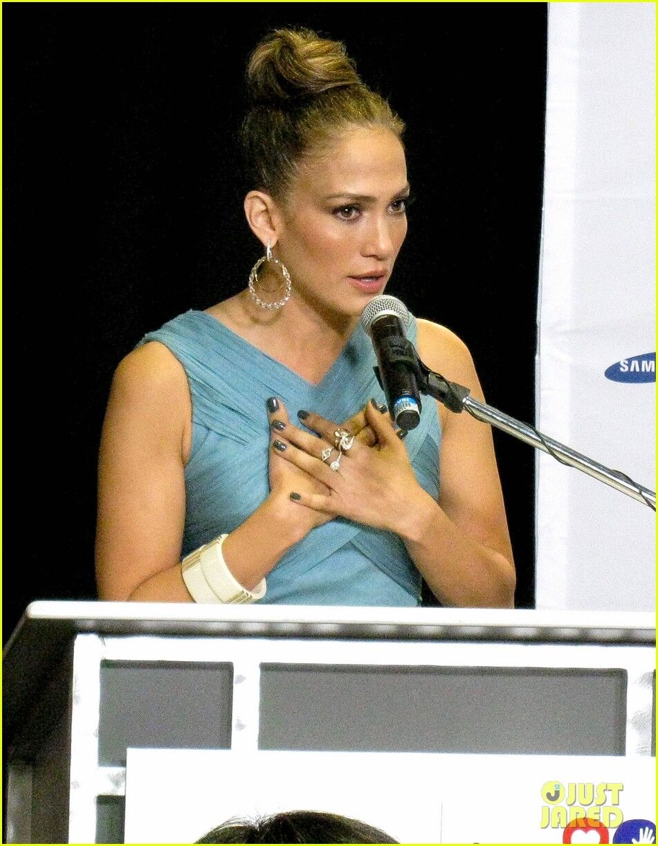 Samsung пожертвовал Лопес $500000