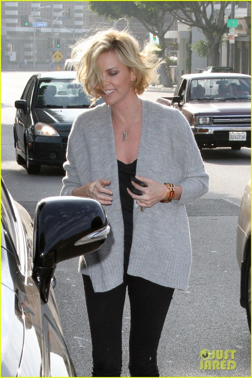 Терон наведалась в бутик Вонг