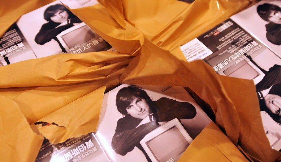 Биография Стива Джобса моментально стала бестселлером