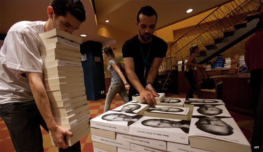 Биография Стива Джобса моментально стала бестселлером