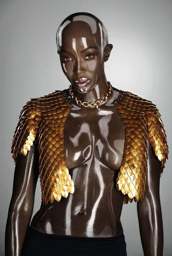 Кэмпбелл сняла свою фантастическую лысину