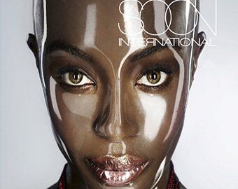 Кэмпбелл сняла свою фантастическую лысину