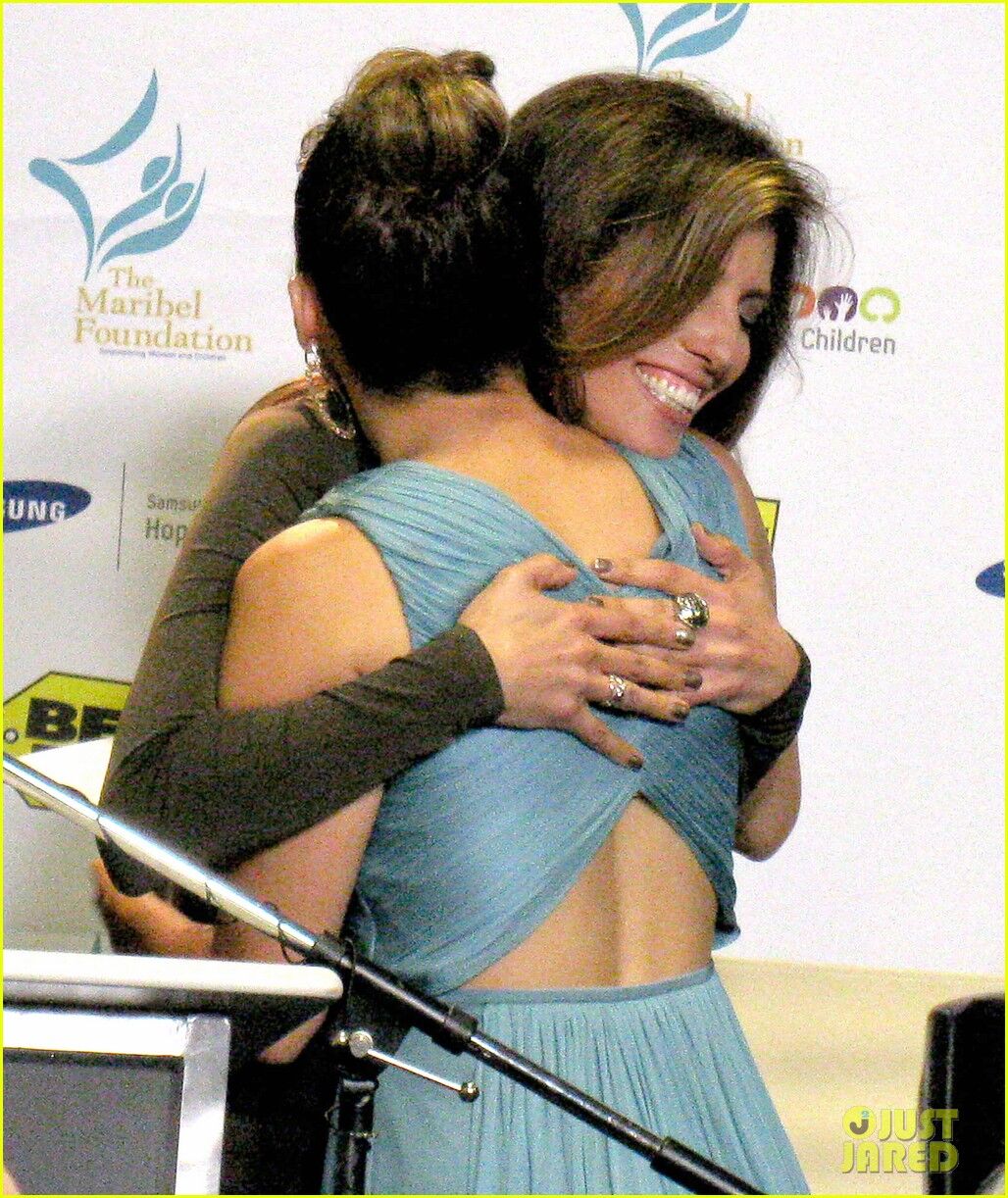 Samsung пожертвовал Лопес $500000