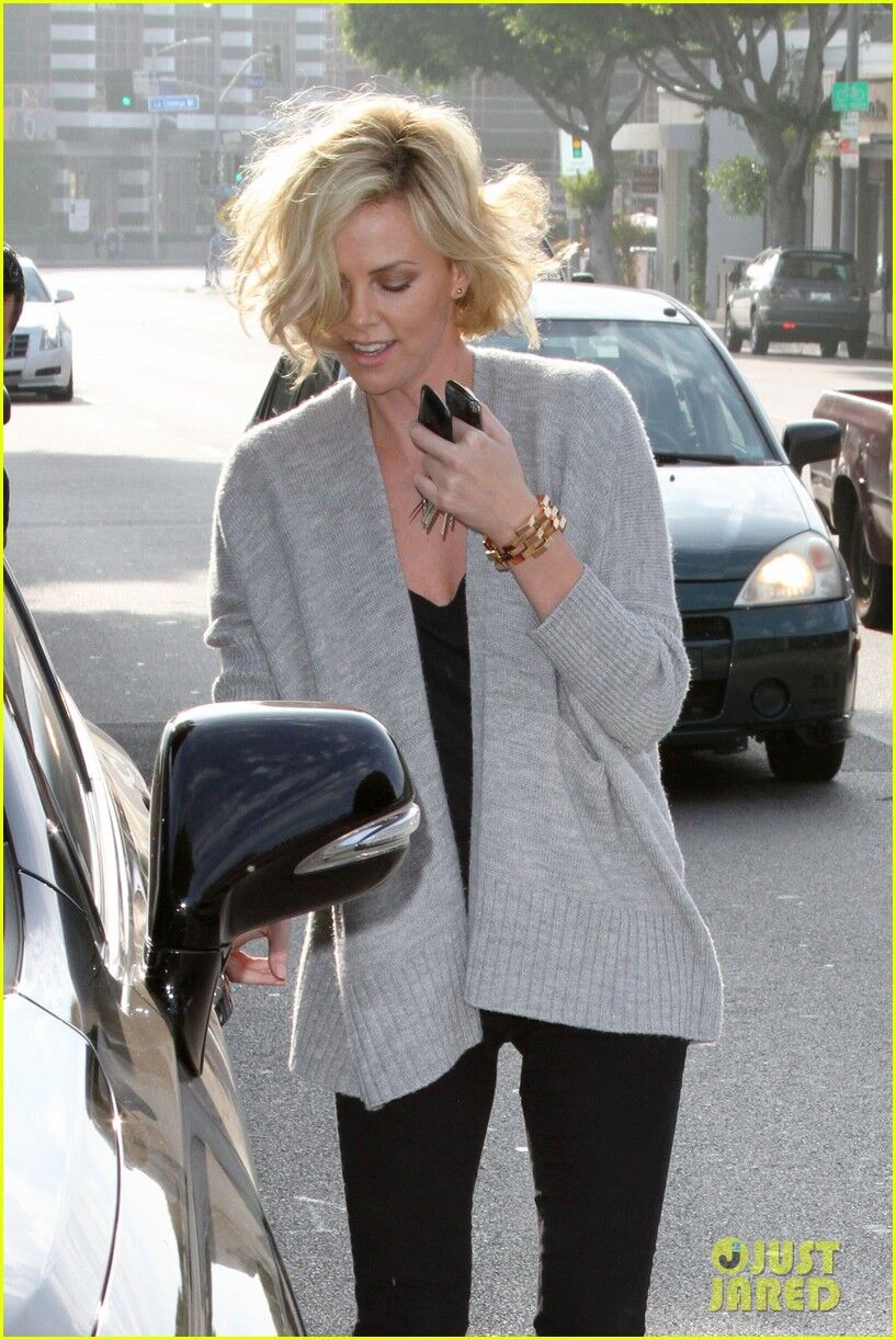 Терон наведалась в бутик Вонг