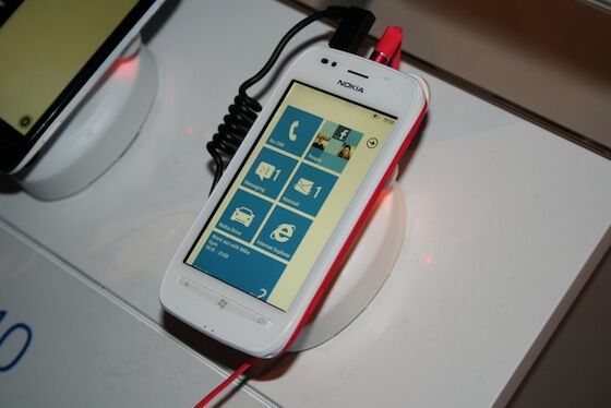 Первые впечатления от "окносмартфона" Nokia Lumia 710. Фото
