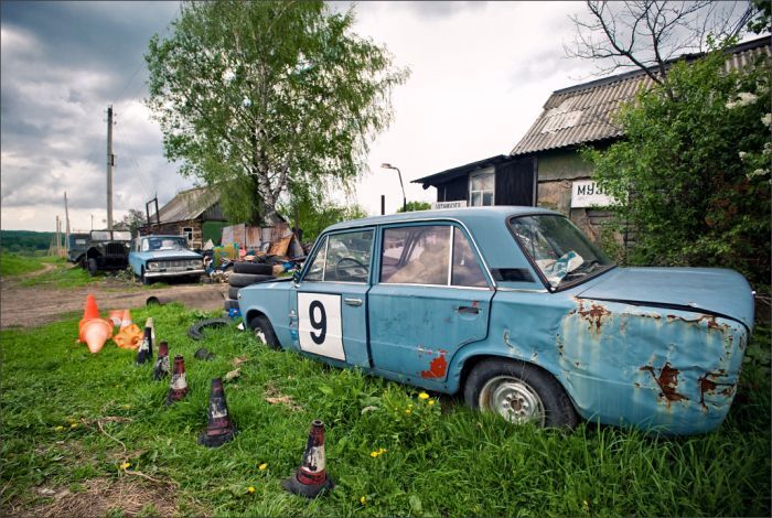 Автомузей гибнет под открытым небом. Фото 