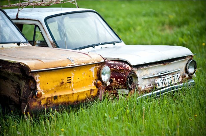 Автомузей гибнет под открытым небом. Фото 
