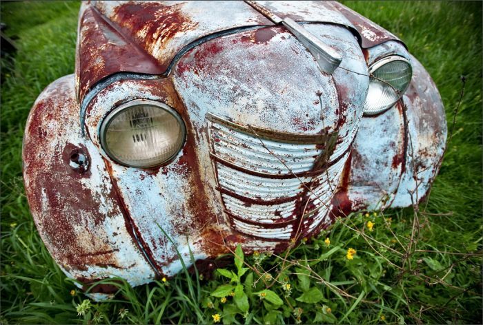 Автомузей гибнет под открытым небом. Фото 