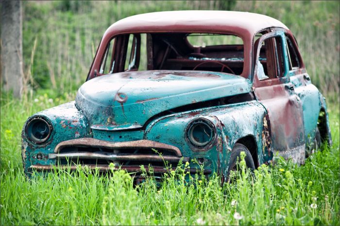 Автомузей гибнет под открытым небом. Фото 