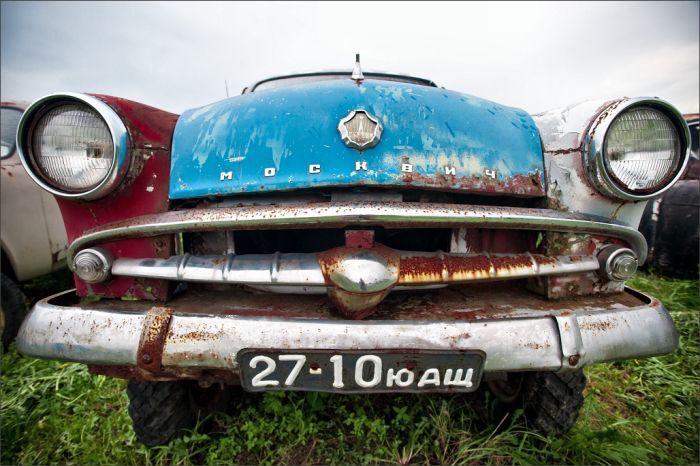 Автомузей гибнет под открытым небом. Фото 