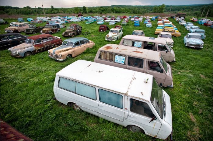 Автомузей гибнет под открытым небом. Фото 