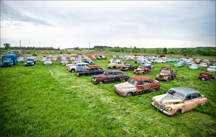 Автомузей гибнет под открытым небом. Фото 