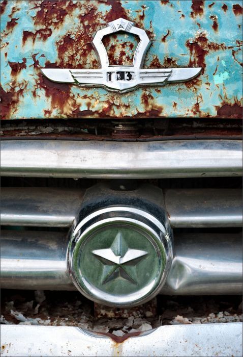 Автомузей гибнет под открытым небом. Фото 