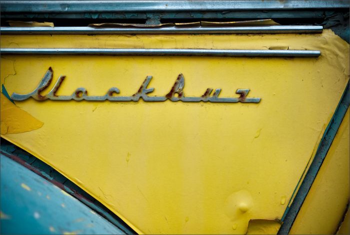 Автомузей гибнет под открытым небом. Фото 