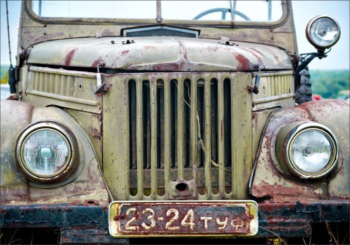 Автомузей гибнет под открытым небом. Фото 