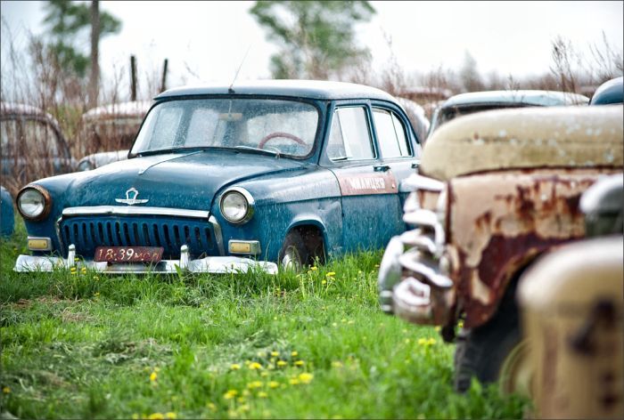 Автомузей гибнет под открытым небом. Фото 