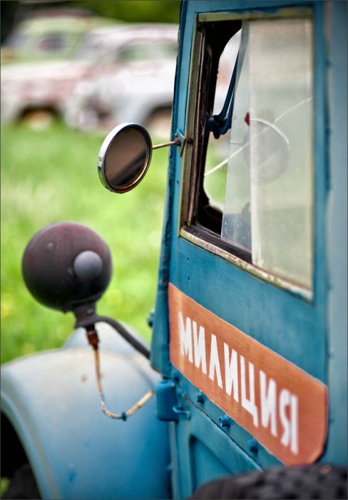 Автомузей гибнет под открытым небом. Фото 