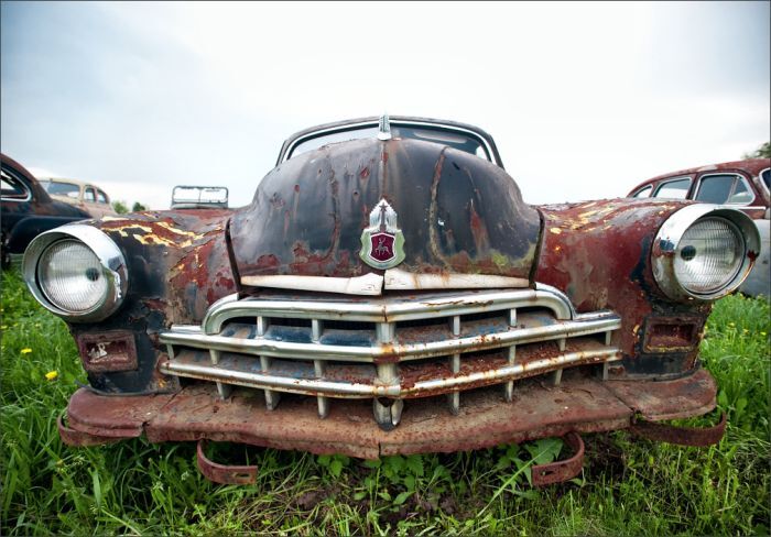 Автомузей гибнет под открытым небом. Фото 