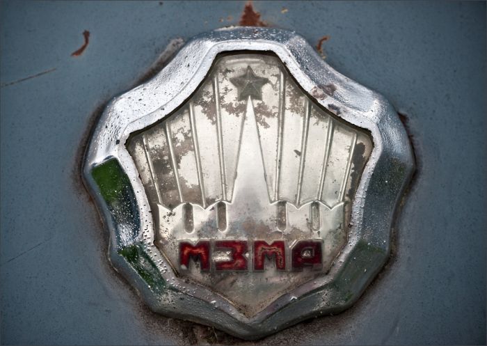 Автомузей гибнет под открытым небом. Фото 