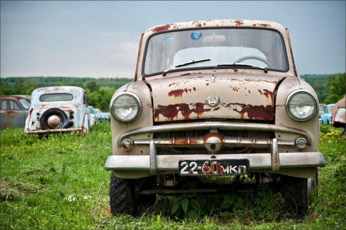Автомузей гибнет под открытым небом. Фото 