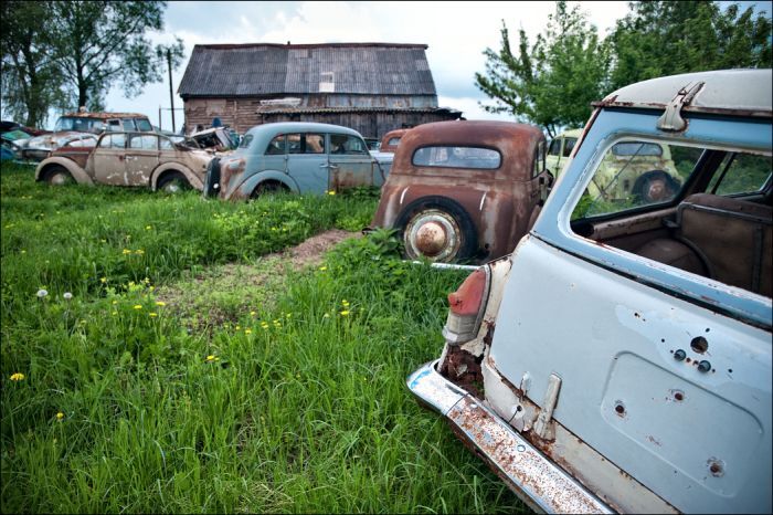 Автомузей гибнет под открытым небом. Фото 
