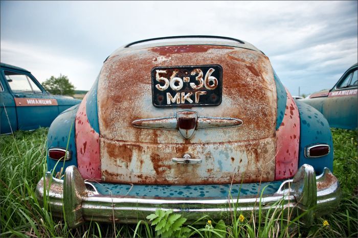 Автомузей гибнет под открытым небом. Фото 