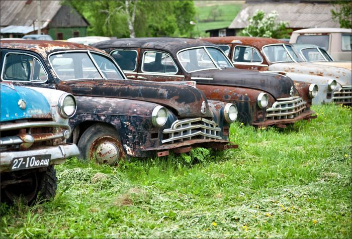 Автомузей гибнет под открытым небом. Фото 