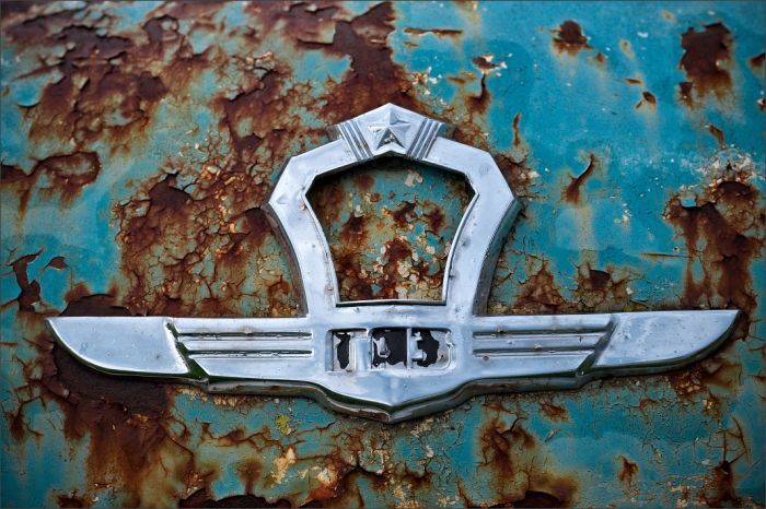 Автомузей гибнет под открытым небом. Фото 