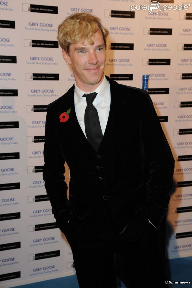 Элтон Джон собирает средства