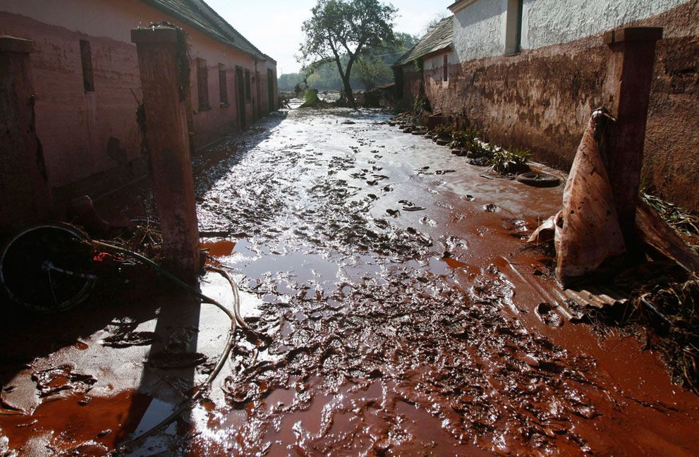 Прорив резервуара з токсичними відходами в Угорщині: рік по тому