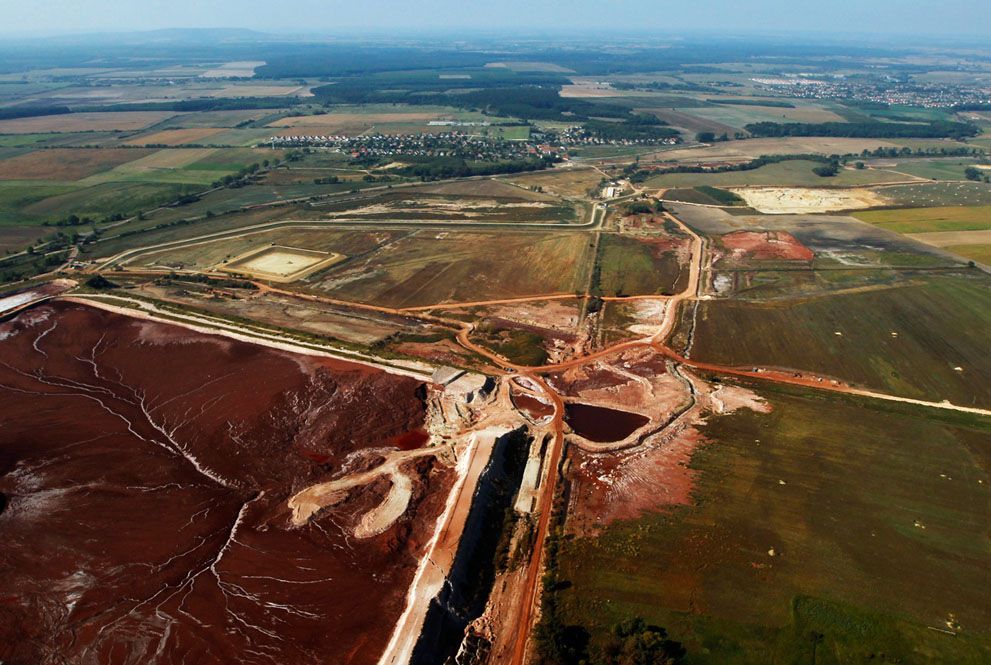 Прорив резервуара з токсичними відходами в Угорщині: рік по тому