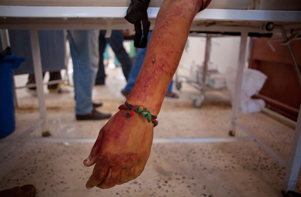 Повстанці в Лівії атакують останні осередки опору сил Каддафі