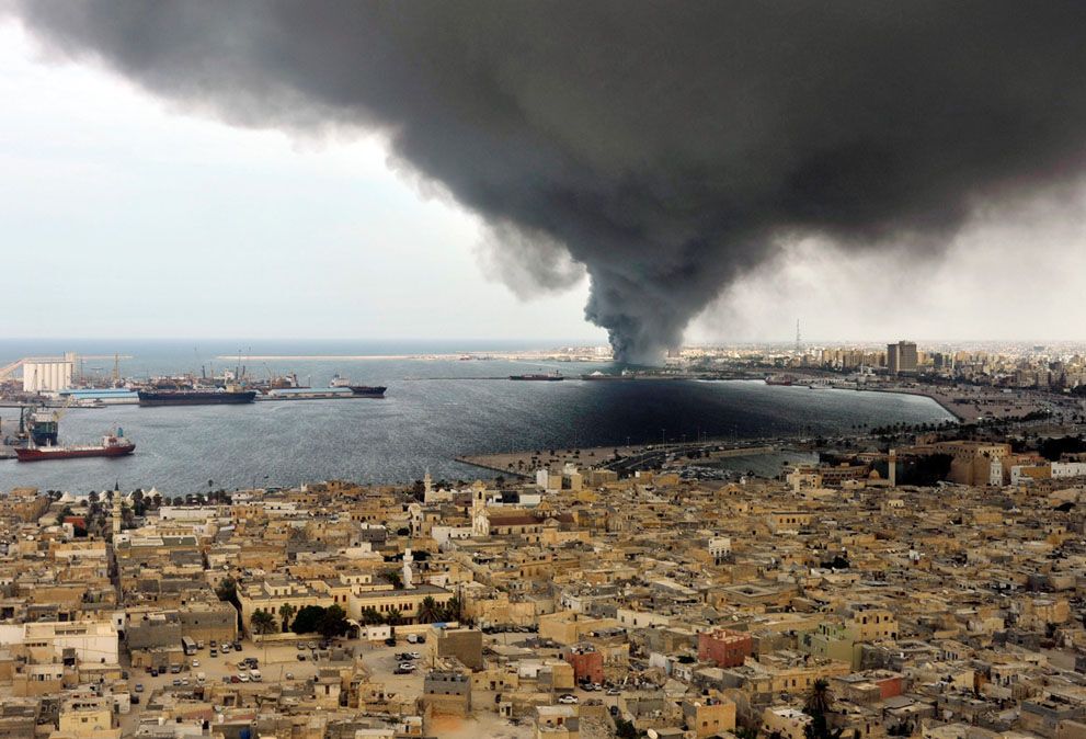 Повстанці в Лівії атакують останні осередки опору сил Каддафі