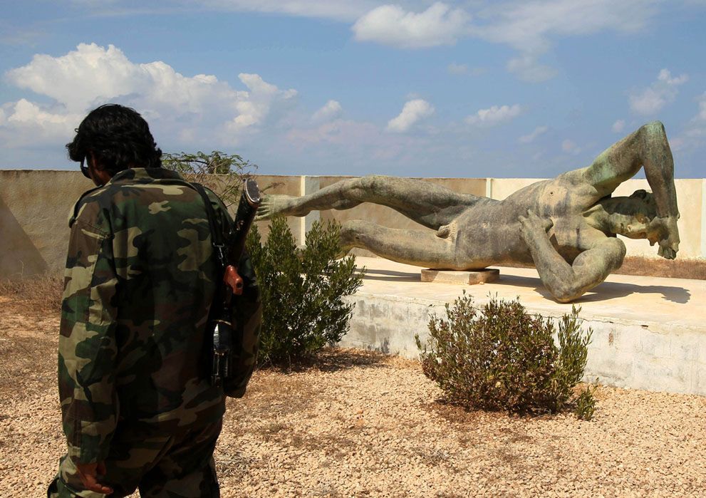 Повстанці в Лівії атакують останні осередки опору сил Каддафі