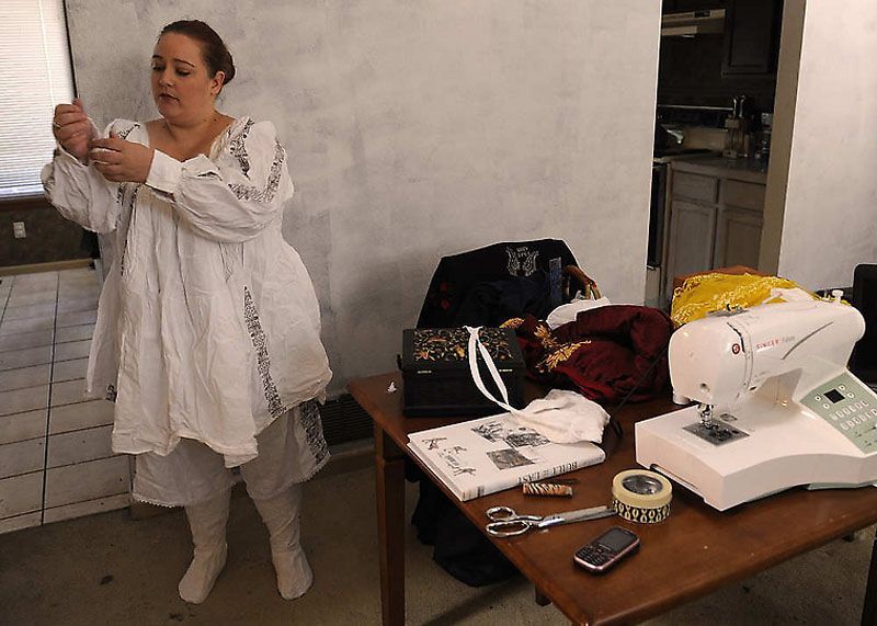 Американка пошила костюм італійської куртизанки 16 століття