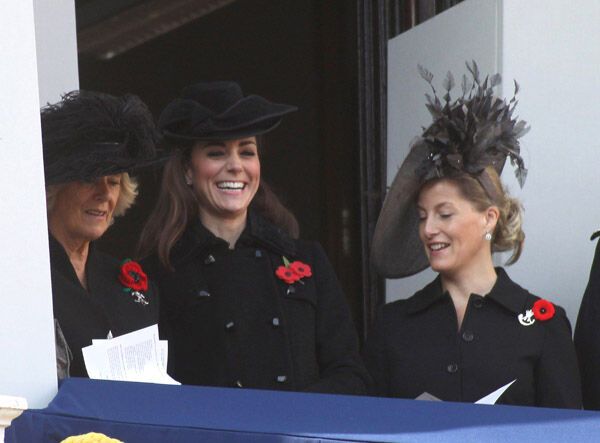 Королевская семья чтит память погибших