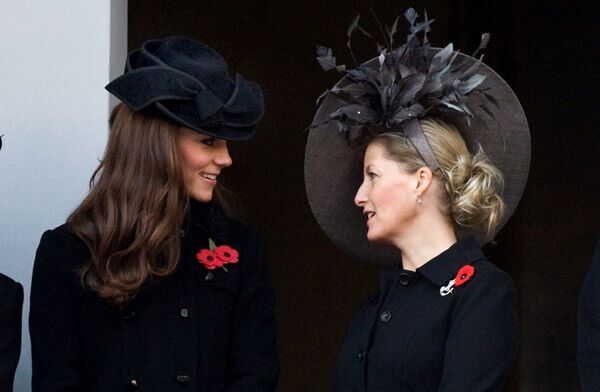 Королевская семья чтит память погибших