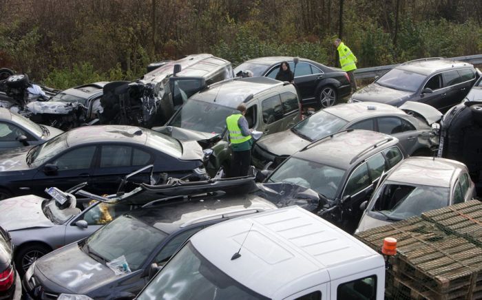 Подробные фото ДТП с участием 52 машин в Германии. Фото