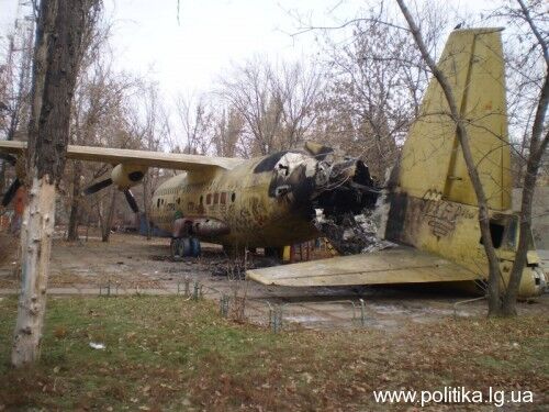 В Луганске сгорел самолет. Фото
