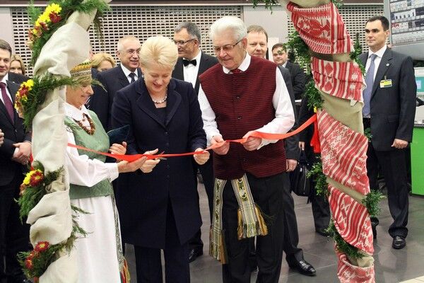 Литовського президента намагалися нагодувати українським сиром