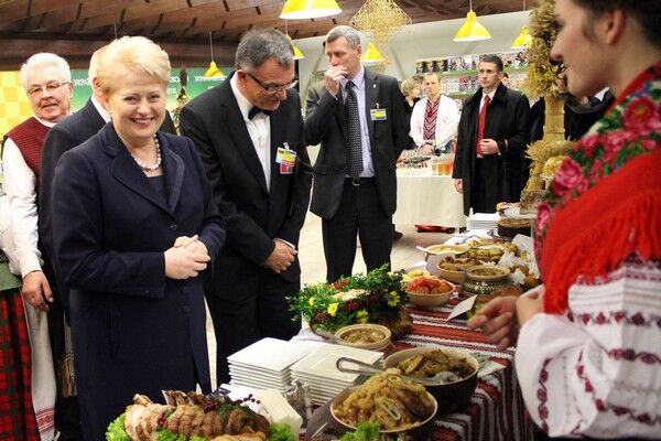 Литовського президента намагалися нагодувати українським сиром