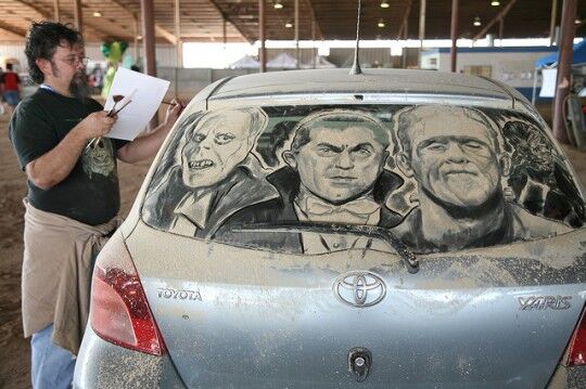 Грязная машина – полотно для шедевра. Фото 