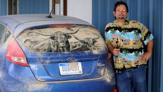 Грязная машина – полотно для шедевра. Фото 