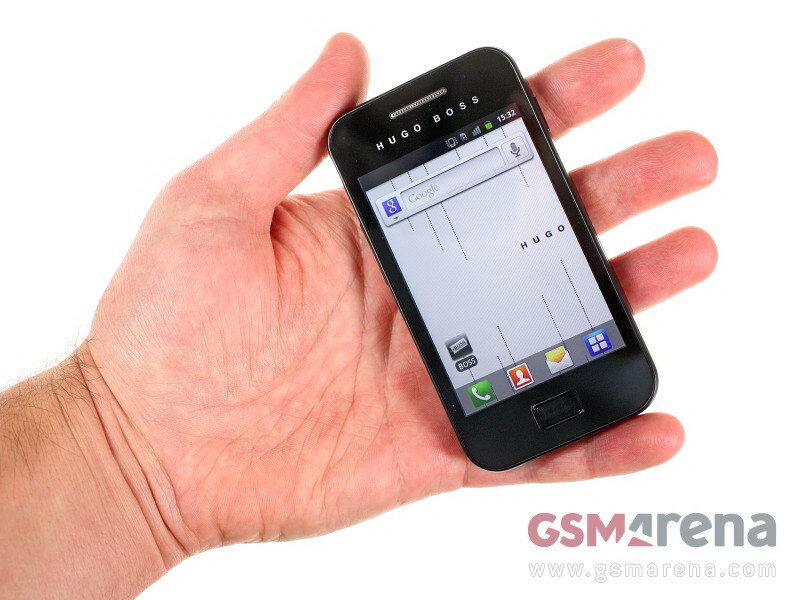 Как «вживую» выглядит смарфтон от Samsung и Hugo Boss. Фото