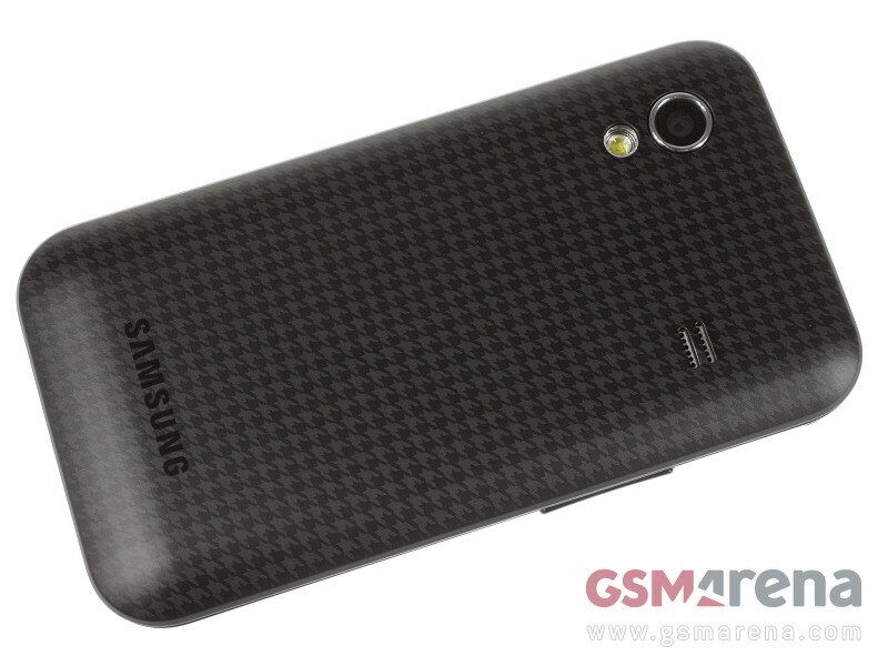 Как «вживую» выглядит смарфтон от Samsung и Hugo Boss. Фото