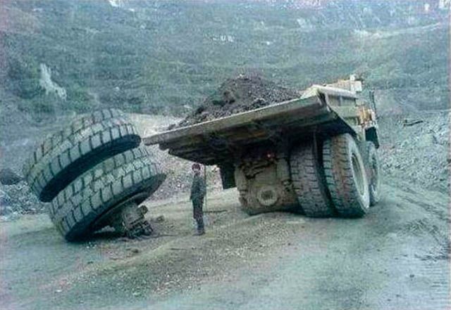 Самые зрелищные падения грузовиков. Фото