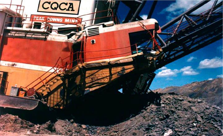 Самые зрелищные падения грузовиков. Фото