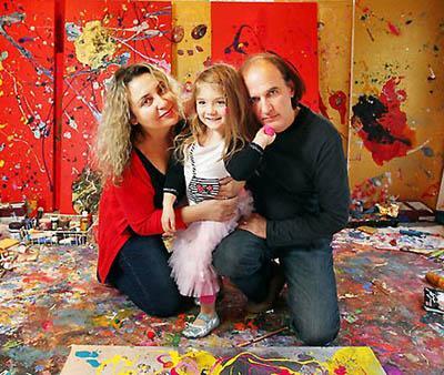 Самая молодая художница в мире продала картины на $1 млн. Фото