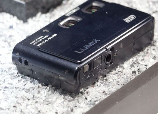 Panasonic показал свой первый 3D-фотоаппарат